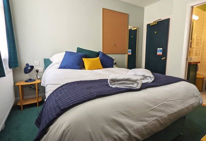 هاستل The Stirling Arms Pub & Rooms