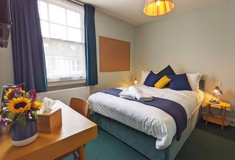 هاستل The Stirling Arms Pub & Rooms