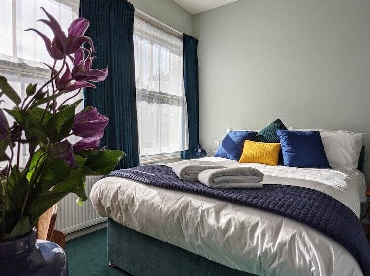 هاستل The Stirling Arms Pub & Rooms