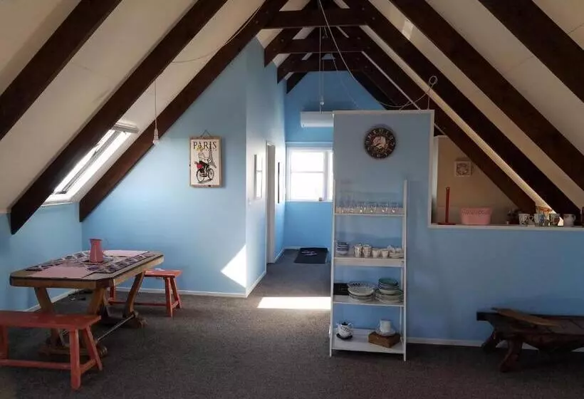 تختخواب و صبحانه Chez Tiaré   The Loft Apartment