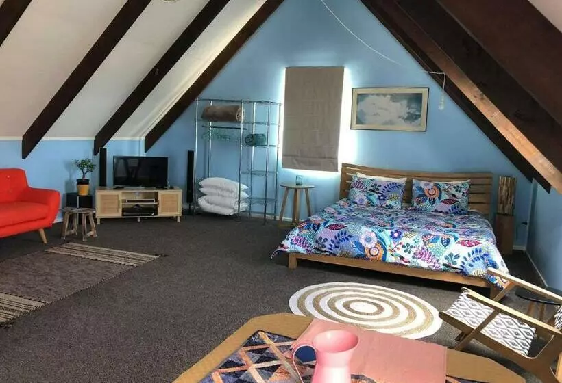 تختخواب و صبحانه Chez Tiaré   The Loft Apartment