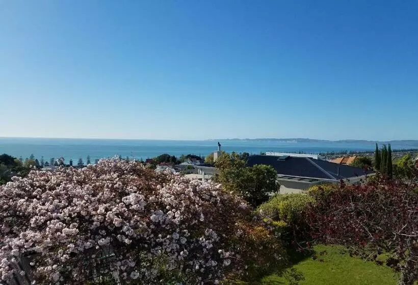 تختخواب و صبحانه Chez Tiaré   The Loft Apartment