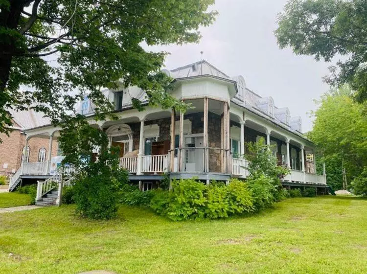 Hotelli Auberge Le St Alexis