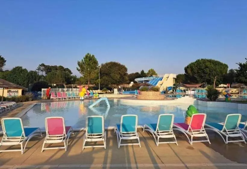 リゾートホテル Sea Blue Mobil Homes 10 Places Avec 4 Chambres Siblu Proche Océan Mh 735 Ou 828