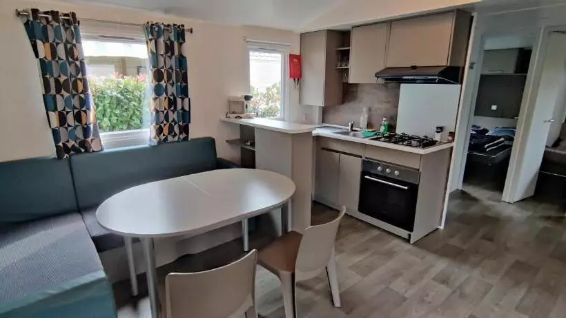 リゾートホテル Sea Blue Mobil Homes 10 Places Avec 4 Chambres Siblu Proche Océan Mh 735 Ou 828