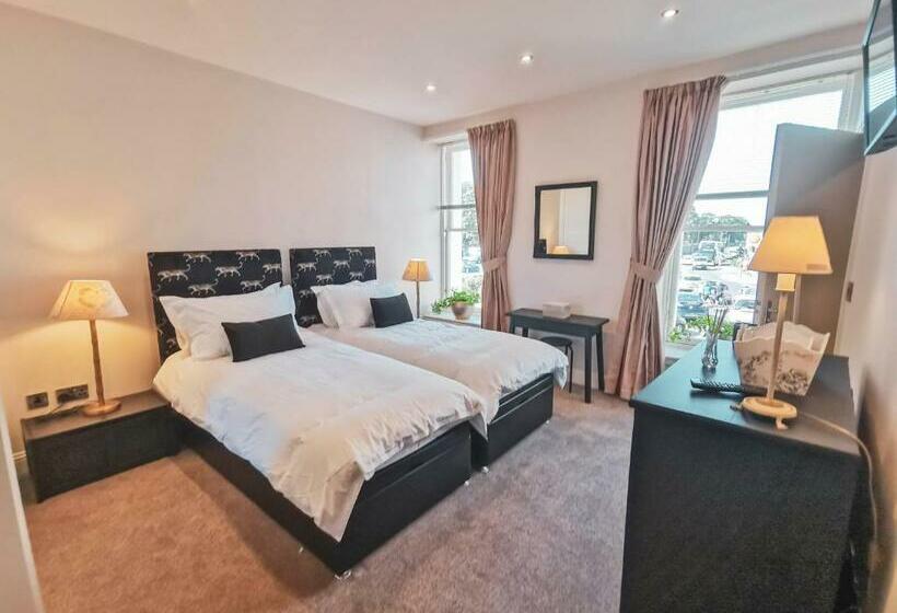 فندق صغير The Ship Inn