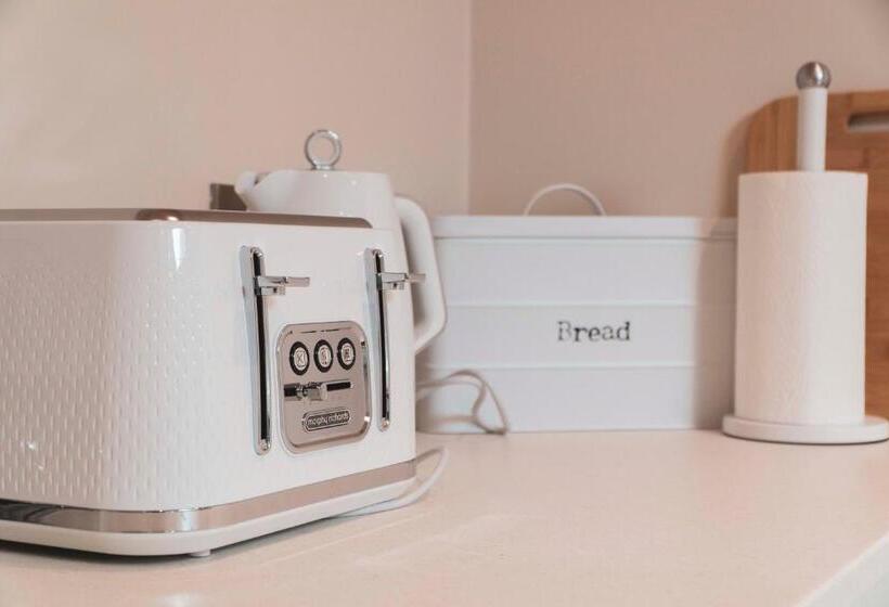 فندق صغير The Ship Inn