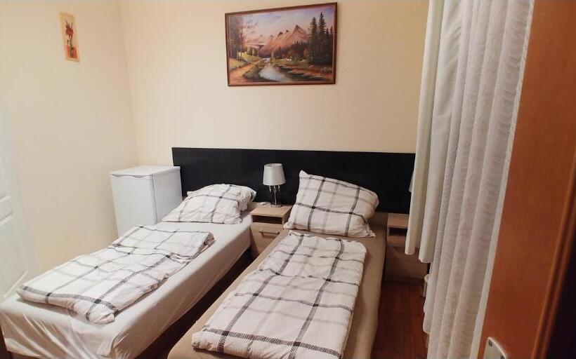 膳宿费 Akhilleus Vendégház