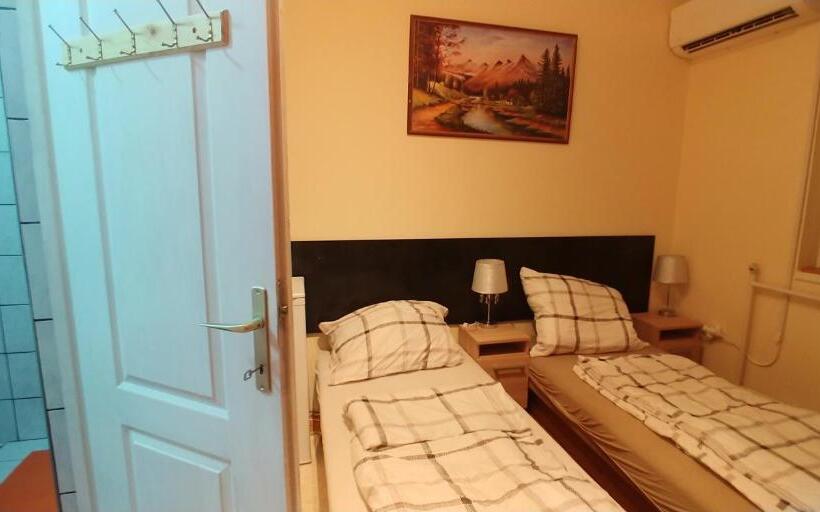 膳宿费 Akhilleus Vendégház