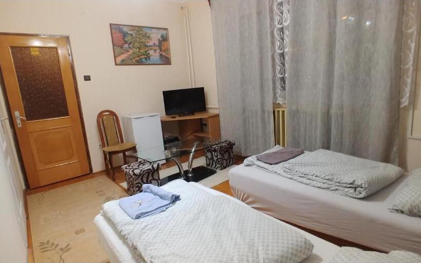 膳宿费 Akhilleus Vendégház