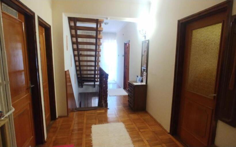 膳宿费 Akhilleus Vendégház