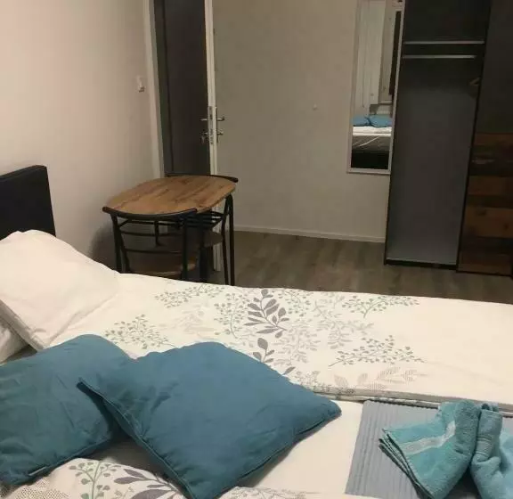 پانسیون Epicenter   Rooms & Terrace