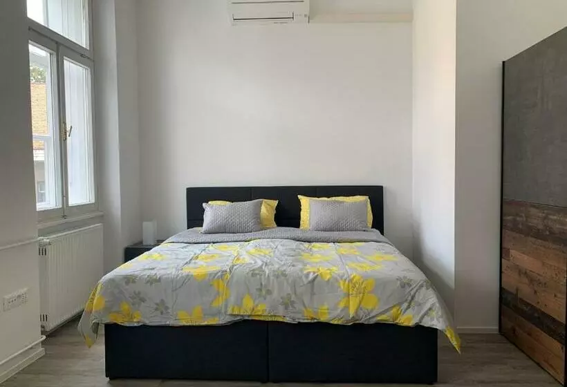 پانسیون Epicenter   Rooms & Terrace