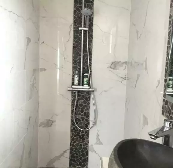 تختخواب و صبحانه Le Train Sifflera Trois Fois