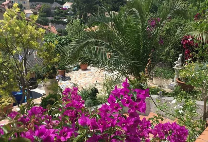 تختخواب و صبحانه Le Train Sifflera Trois Fois