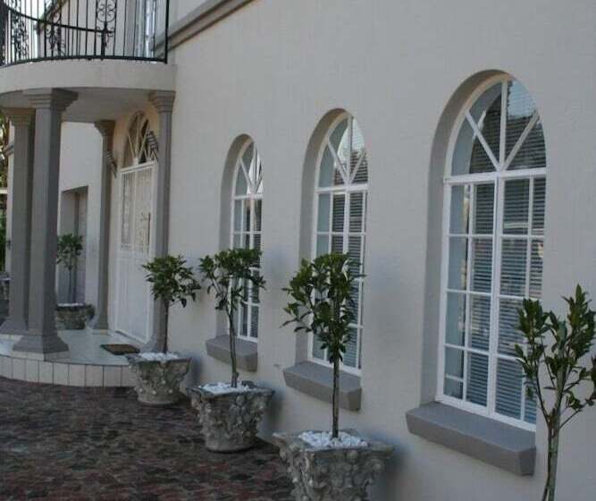 بنسيون Michaelangelo Guest House