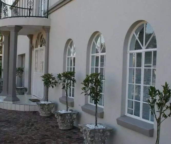 Majatalo Michaelangelo Guest House