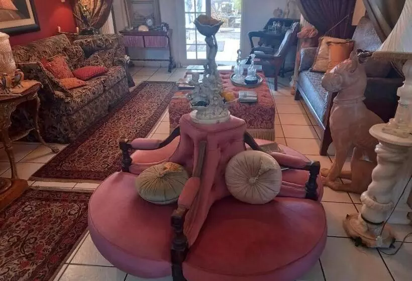 Majatalo Michaelangelo Guest House