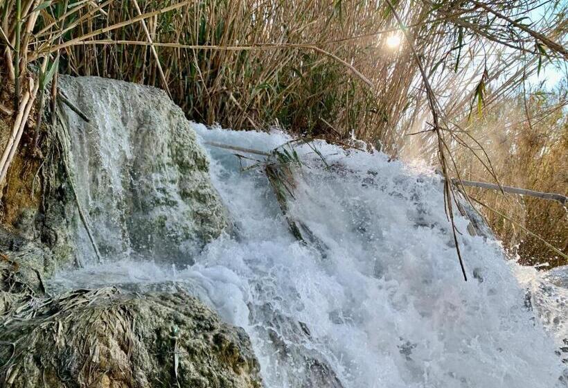 مبيت وإفطار Casale Terre Rosse