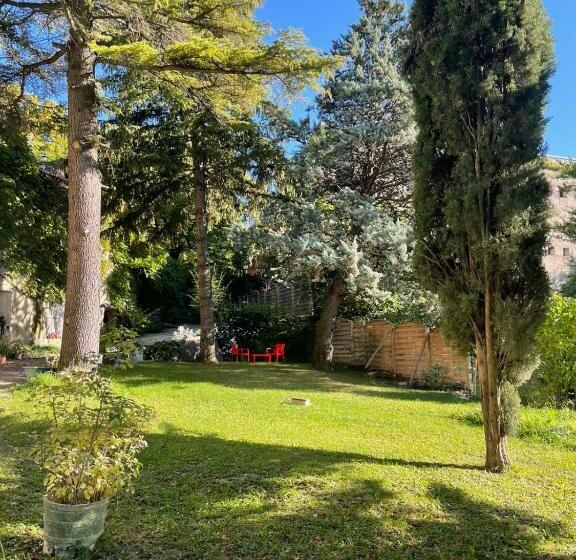 住宿加早餐  La Reynière