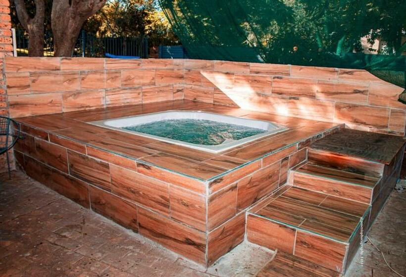 Bed & Breakfast Warmbaths Thai Spa And Guest House