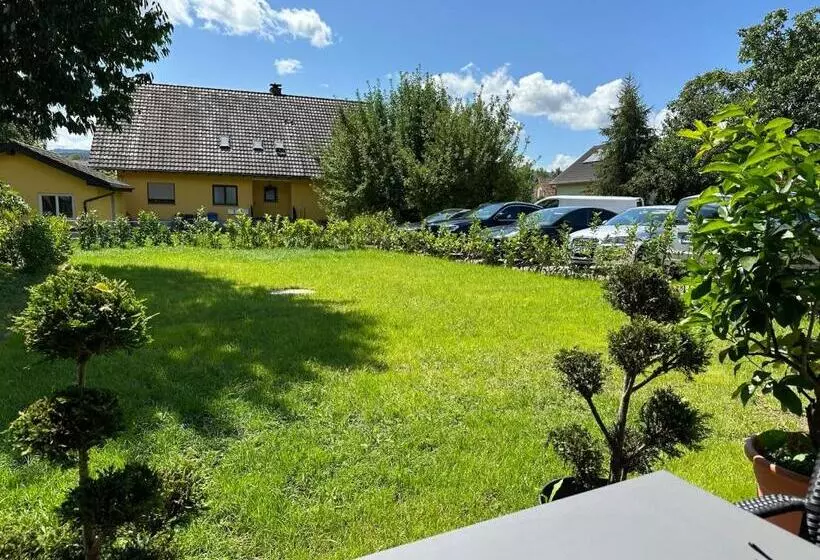 Hotelli Villa Martino   Zum Hirsch