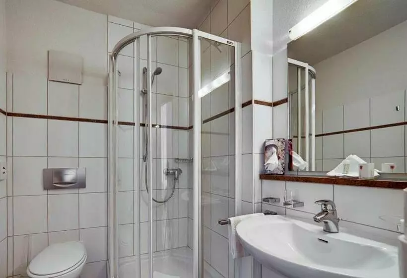 Hotelli Villa Martino   Zum Hirsch