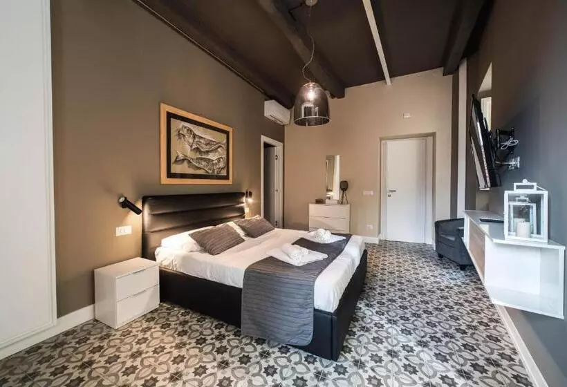 Palazzo Paladini Luxury Suites In The Heart Of The Old Town