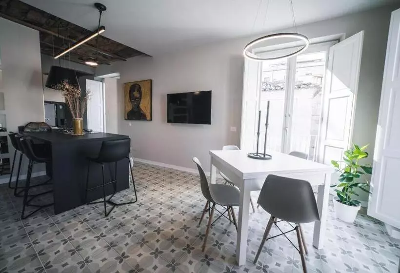 Palazzo Paladini Luxury Suites In The Heart Of The Old Town