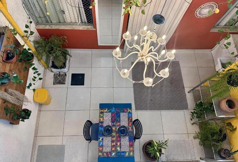 پانسیون Gayfriendly Hostel Bsb Airport