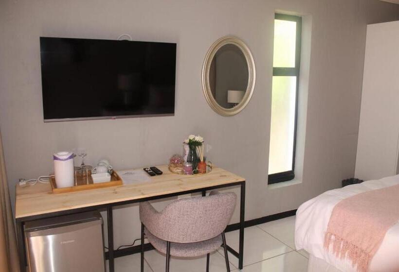 膳宿费 The King S Court Guest Manor