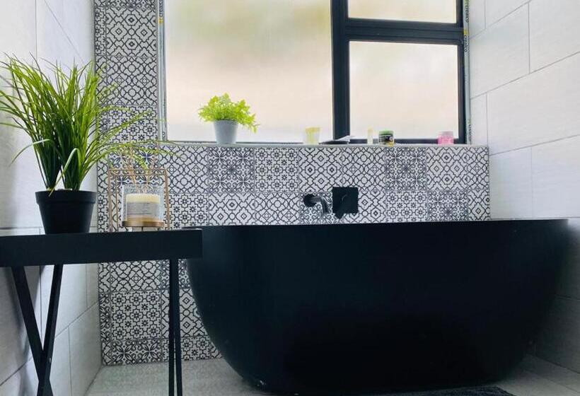 膳宿费 The King S Court Guest Manor