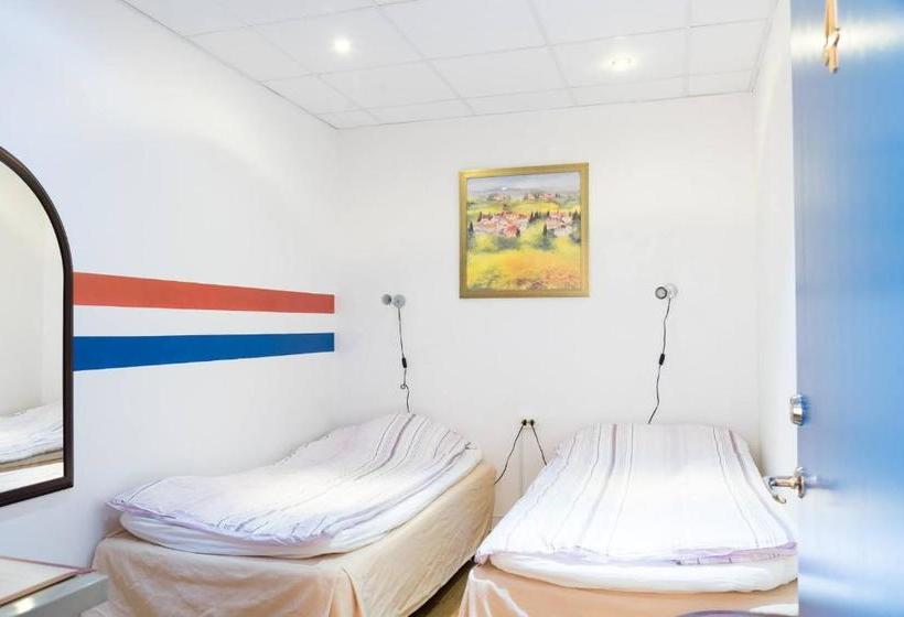 تختخواب و صبحانه 3 Star Hostel