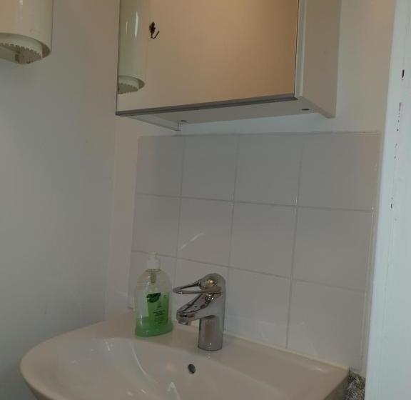 تختخواب و صبحانه 3 Star Hostel