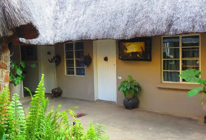 مسافرخانه Victoria Falls Backpackers Lodge