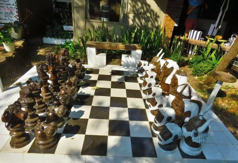 مسافرخانه Victoria Falls Backpackers Lodge