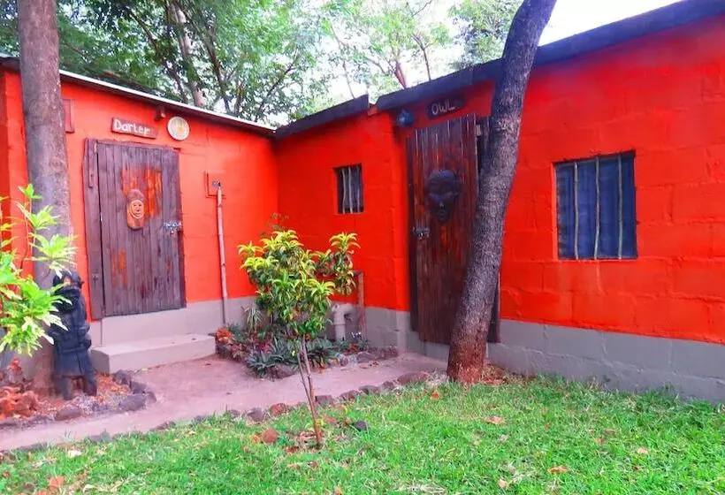 مسافرخانه Victoria Falls Backpackers Lodge