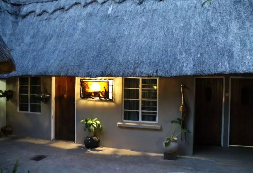 مسافرخانه Victoria Falls Backpackers Lodge