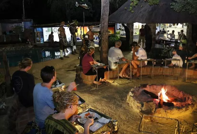 مسافرخانه Victoria Falls Backpackers Lodge