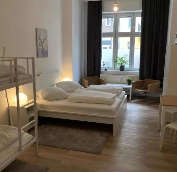 هتل Corner Hostel Berlin Prenzlauer Berg