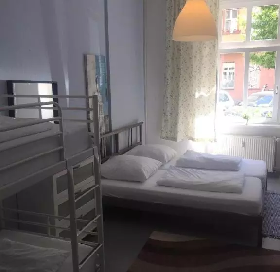 هتل Corner Hostel Berlin Prenzlauer Berg