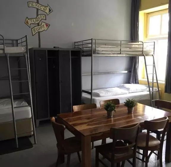 هتل Corner Hostel Berlin Prenzlauer Berg