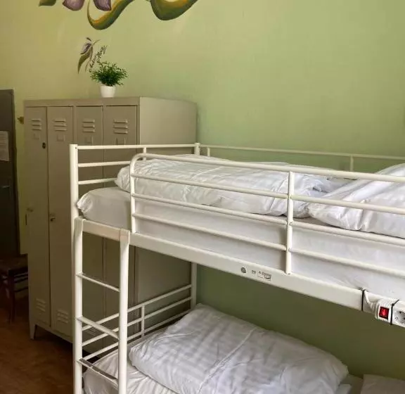 هتل Corner Hostel Berlin Prenzlauer Berg