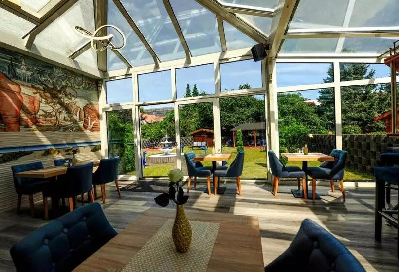 Hotel Opal