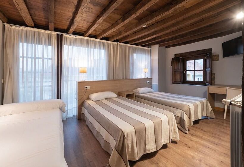 فندق ريفى Apartamentos Posada La Robla