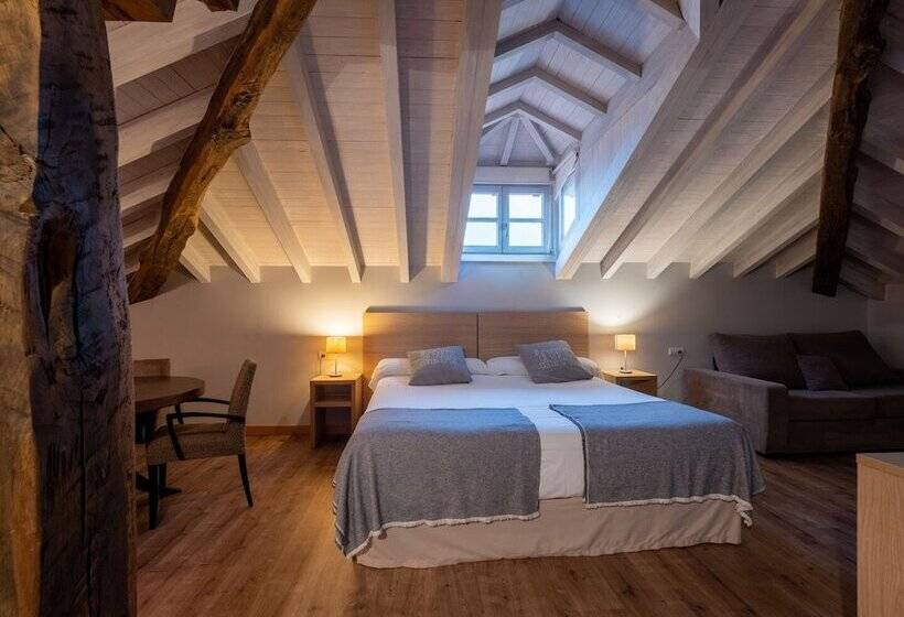 فندق ريفى Apartamentos Posada La Robla