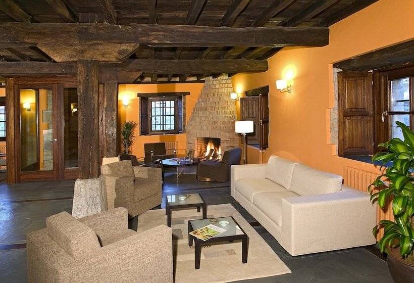 فندق ريفى Apartamentos Posada La Robla