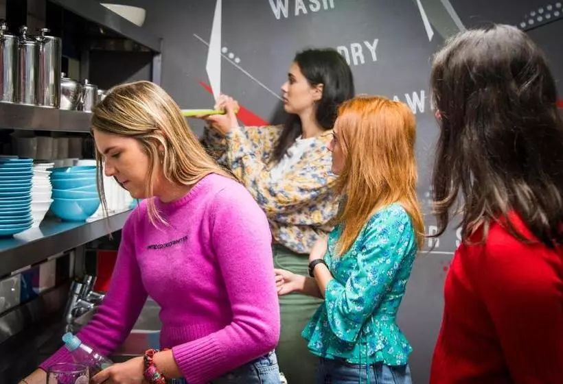 هتل Sheilas Tourist Hostel