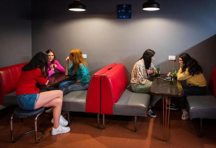 酒店 Sheilas Tourist Hostel