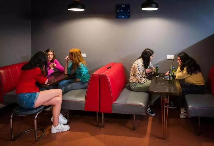 هتل Sheilas Tourist Hostel